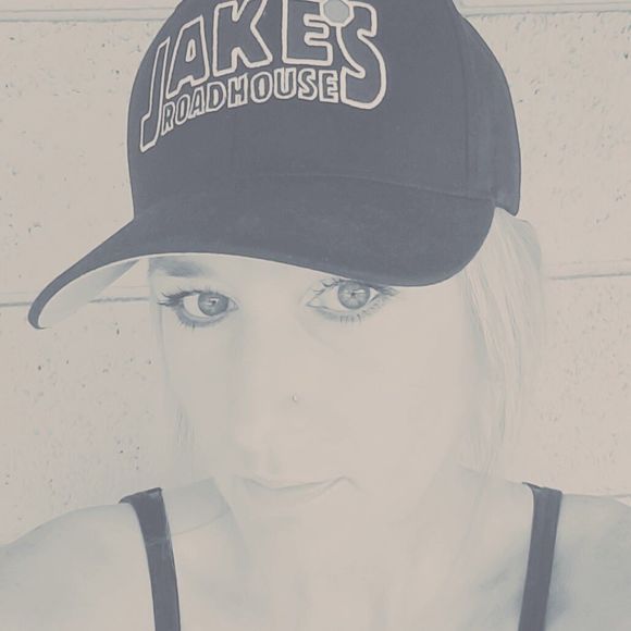 Meet your Posher, Stephanie - Picture 1 of 1